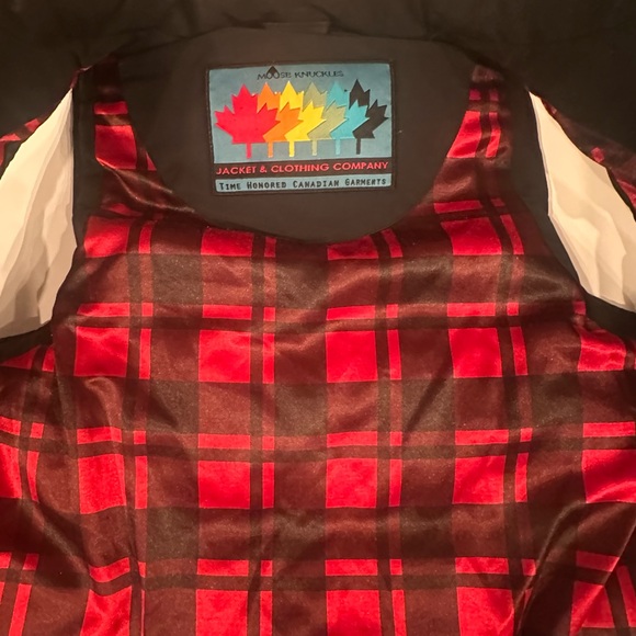 Moose Knuckles Black Puffer Vest - Picture 4 of 5